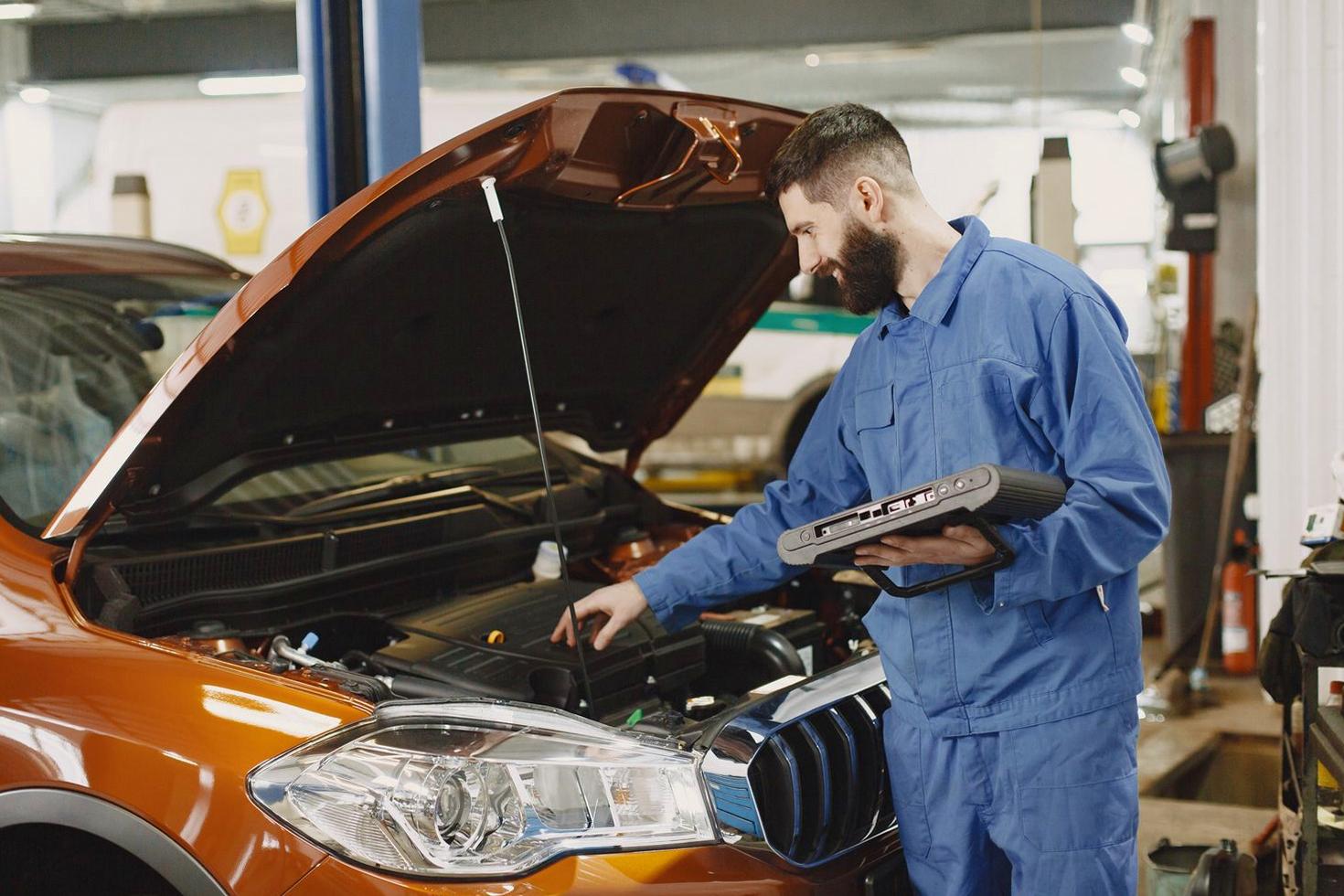 Skilled mechanic at Joyfuldiscovery Toronto